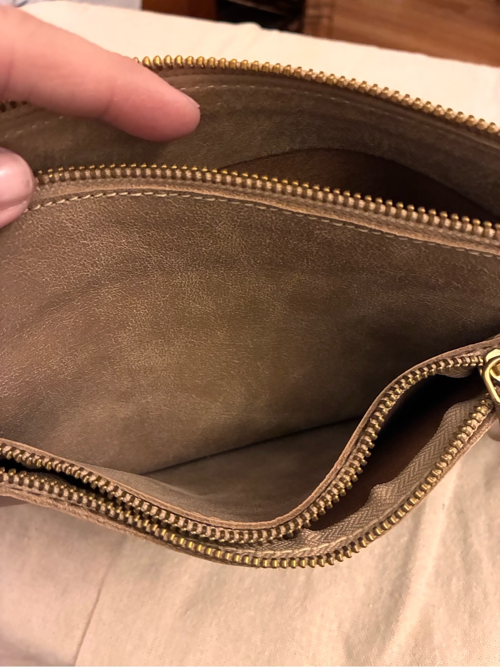 Roots Riverside Saddle Tribe Purse - Picture 5 of 10